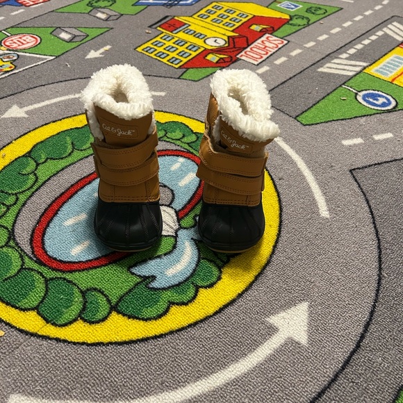 NWOT Cat & Jack Tan and Black Kids' Boots - Picture 2 of 7